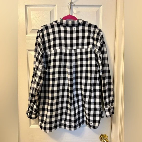 Forever 21 Black and White Plaid Flannel Shacket - Picture 3 of 4